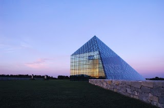 Glass Pyramid "HIDAMARI"